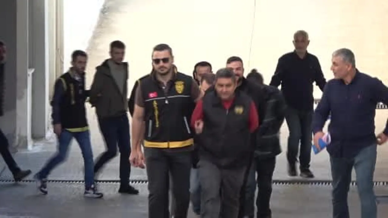 17 sigorta şirketini 76 kurgulanmış kazayla dolandırdılar: 79 şüpheli adliyeye sevk edildi