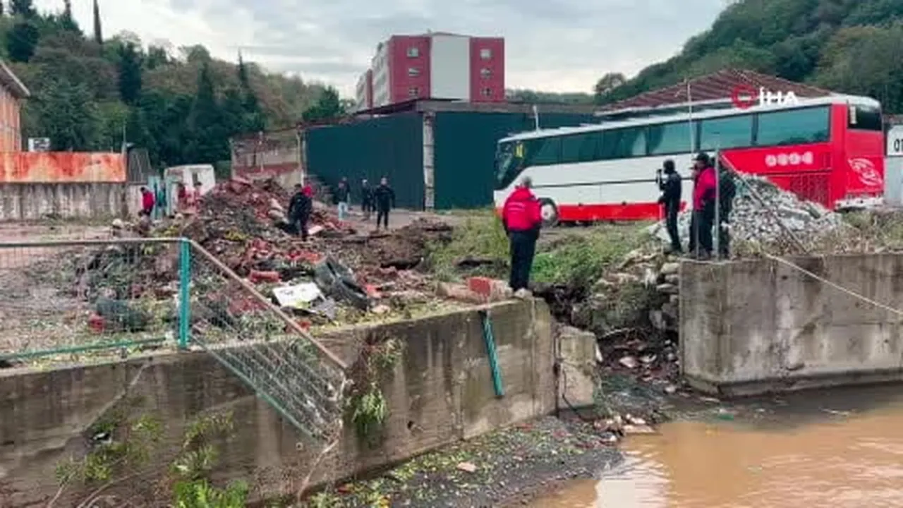 Ayazağa’da sel felaketi sonucu kaybolan 3 kişiyi arama kurtarma çalışmaları 5. gününde devam...