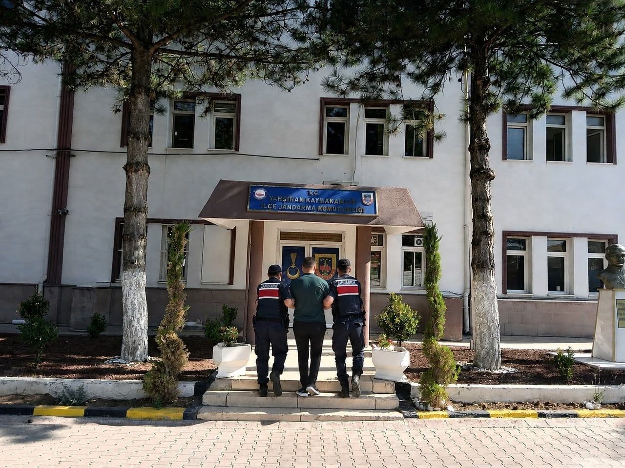 "BİLİŞİM SİSTEMLERİNİN KULLANILMASI SURETİYLE HIRSIZLIK" SUÇUNDAN 8 YIL 2 AY 15 GÜN KESİNLEŞMİŞ...