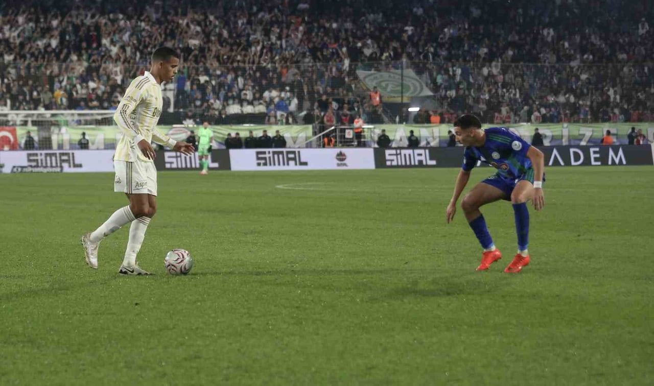 TRENDYOL SÜPER LİG’İN 7. HAFTASINDA ÇAYKUR RİZESPOR, FENERBAHÇE’Yİ AĞIRLIYOR. KARŞILAŞMANIN İLK...