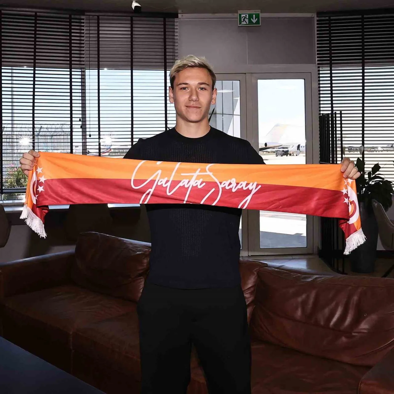 GALATASARAY'IN TRANSFER GÖRÜŞMELERİNE BAŞLADIĞI 21 YAŞINDAKİ SERGEİ BATRAKOV, ÖZEL UÇAKLA...