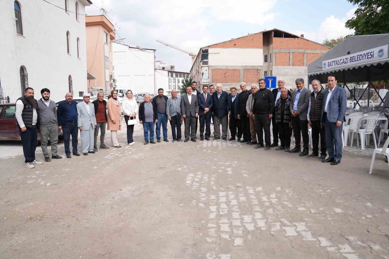 BAŞKAN TAŞKIN NURİYE MAHALLESİ’NDE VATANDAŞLARIN TALEPLERİNİ DİNLEDİ