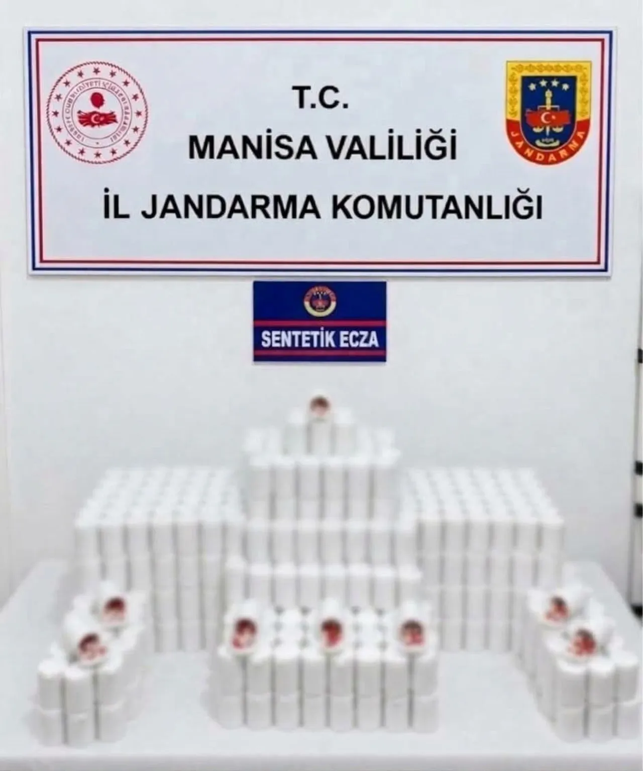 MANİSA’NIN ŞEHZADELER İLÇESİNDE JANDARMA EKİPLERİNCE BİR ADRESE DÜZENLENEN OPERASYONDA 42 BİN 534...