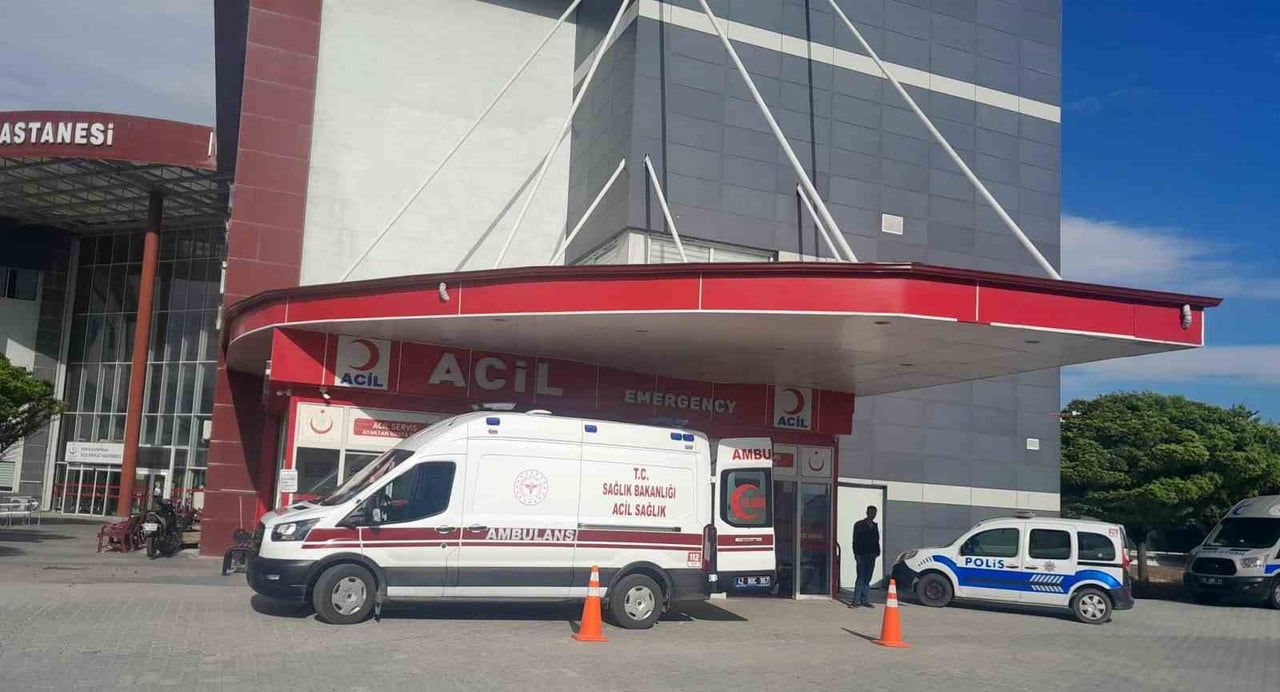 YARALI, AMBULANSLA KARAPINAR DEVLET HASTANESİ’NE KALDIRILDI