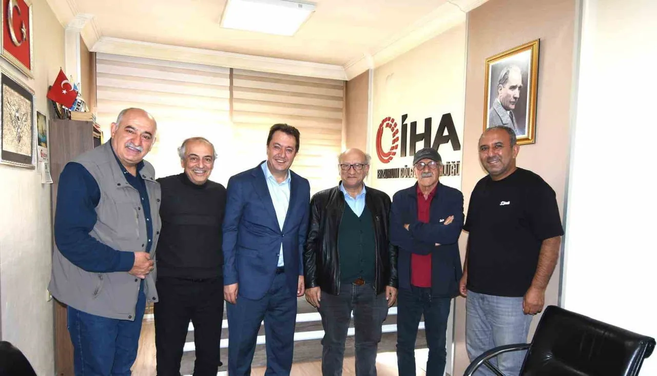 ERZURUM TARİH DERNEĞİ BAŞKANI HACI ÖMER ÖZDEN, BERABERİNDE DERNEK YÖNETİM KURULU ÜYELERİYLE...