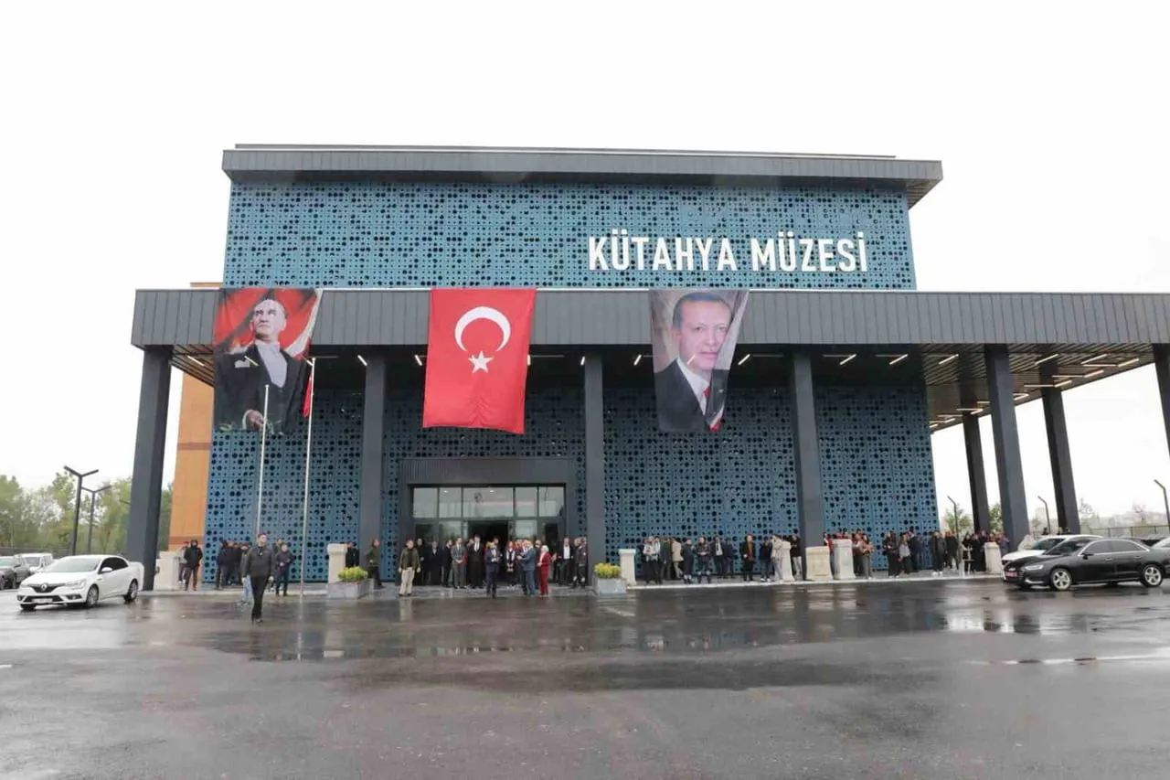 KÜTAHYA ARKEOLOJİ VE MADEN MÜZESİ ZİYARETE AÇILDI.