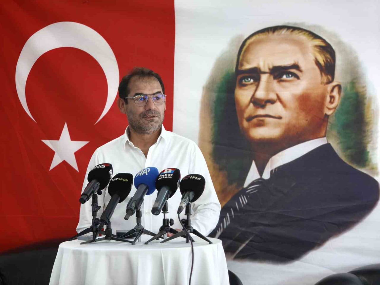 GENÇLERBİRLİĞİ TEKNİK DİREKTÖRÜ METİN DİYADİN, KONUŞMA YAPTI.