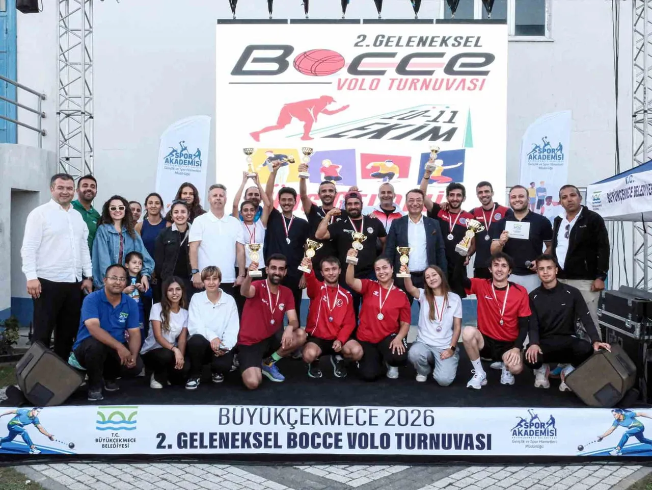 ERECEYE GİREN SPORCULARA ÖDÜLLERİ BÜYÜKÇEKMECE BELEDİYESİ KOORDİNATÖRÜ DR. SEÇKİN ÖZDEMİR...