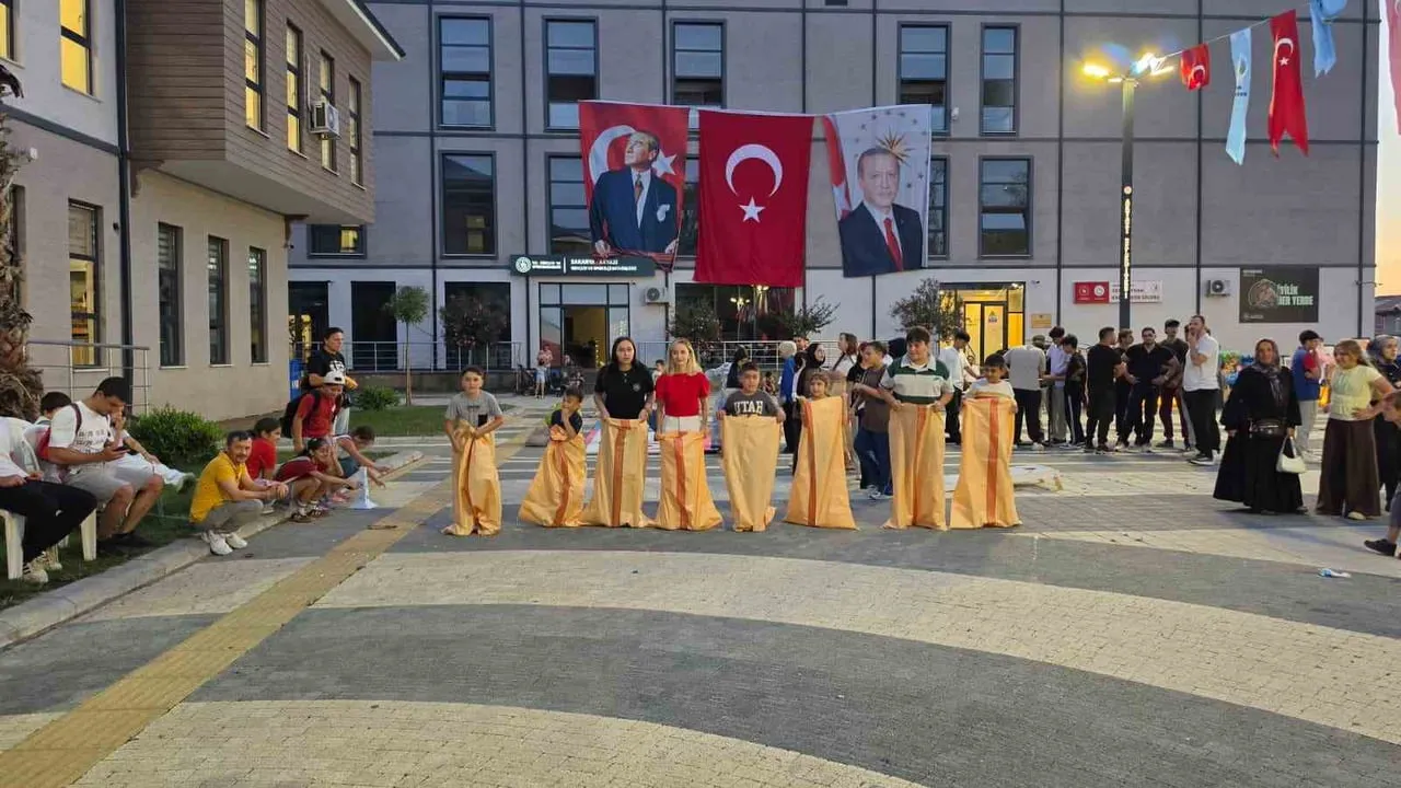 SAKARYA’NIN AKYAZI İLÇESİNDE DÜZENLENEN "GENÇLİK VE SPOR FESTİVALİ", ÇOCUKLARIN VE GENÇLERİN YOĞUN...