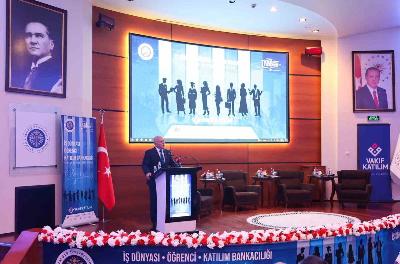 ERZURUM BÜYÜKŞEHİR BELEDİYE BAŞKANI MEHMET SEKMEN, ATATÜRK ÜNİVERSİTESİ’NİN EV SAHİPLİĞİNDE...