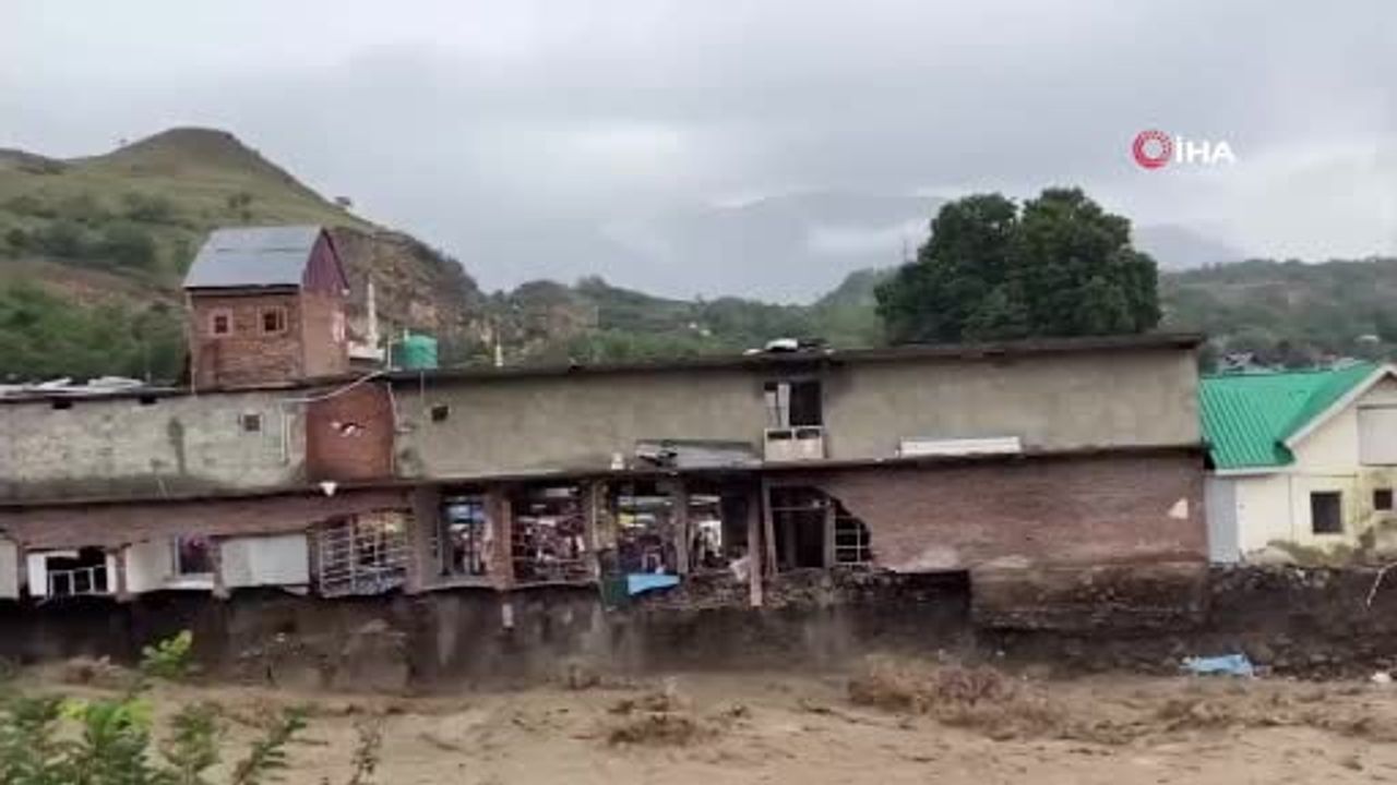Hindistan'ın Assam eyaletindeki sel felaketinde hayatını kaybedenlerin sayısı 75'e yükseldi, 8...