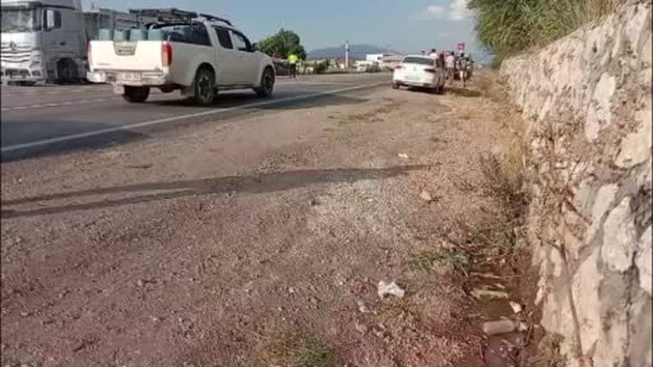 Otomobilin çarptığı motosiklet sürücüsü ağır yaralandı