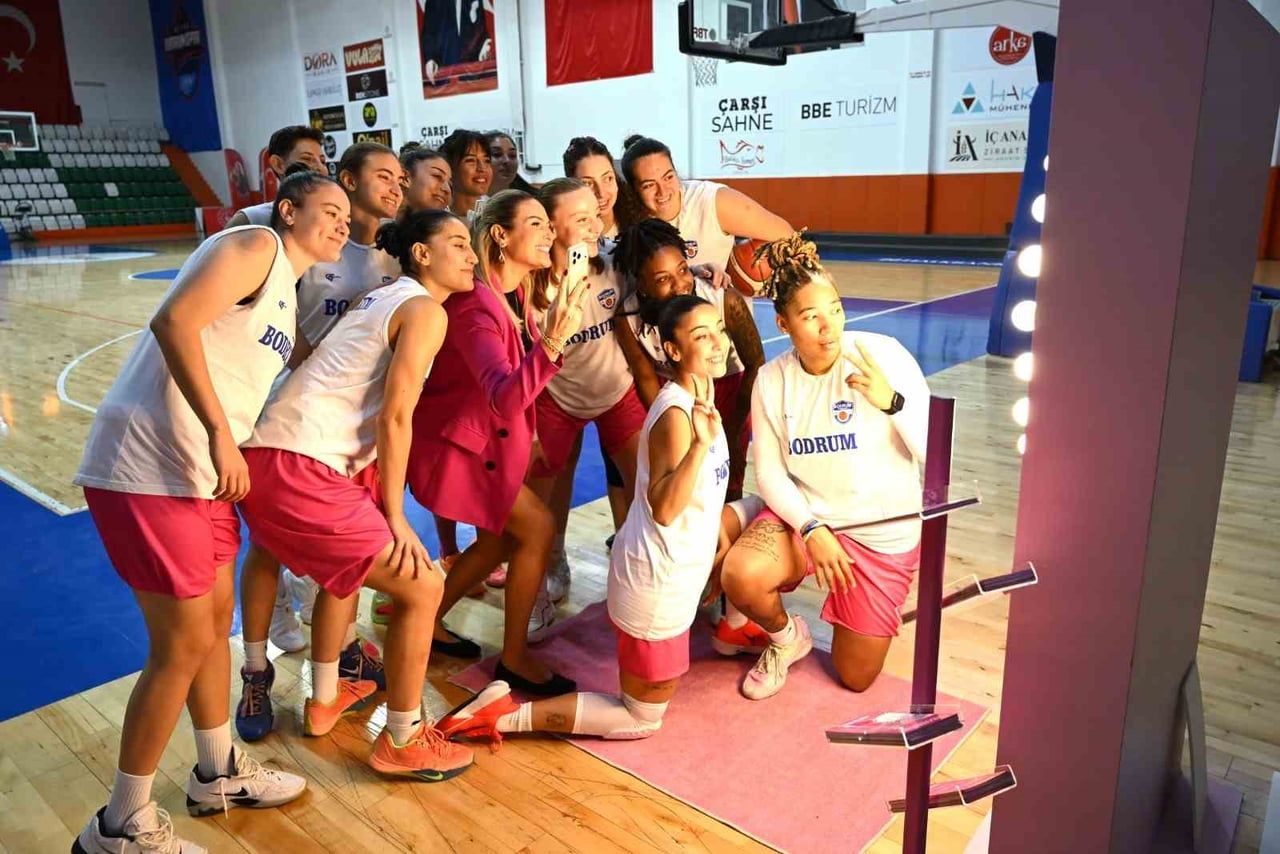 BODRUM KADIN BASKETBOL TAKIMI VE DOKTORLAR MEME FARKINDALIĞI İÇİN MAÇ YAPTI