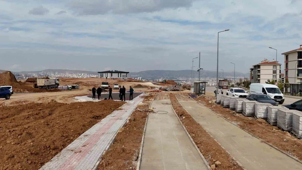 ELAZIĞ’DA HAYATA GEÇİRİLEN GÜNEYKENT SEYİR YOLU PROJESİ’NDE ÇALIŞMALAR HIZLA...