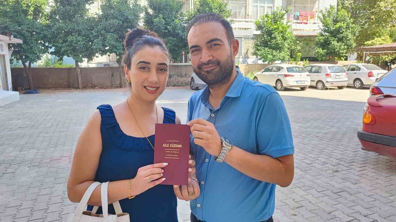 CEYHAN'DA ÖĞRETMEN OLARAK GÖREV YAPAN HALİL ALP YALDIZ İLE DENİZ ÖNİSPİR YALDIZ ÇİFTİ, DÜĞÜNLERİ...