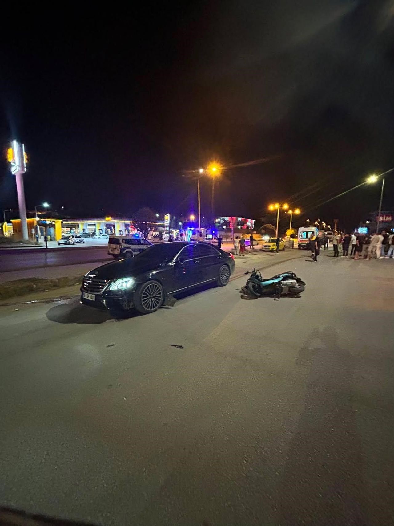 BURDUR'DA OTOMOBİL İLE MOTOSİKLETİN ÇARPIŞMASI SONUCU MEYDANA GELEN TRAFİK KAZASINDA MOTOSİKLETTE...