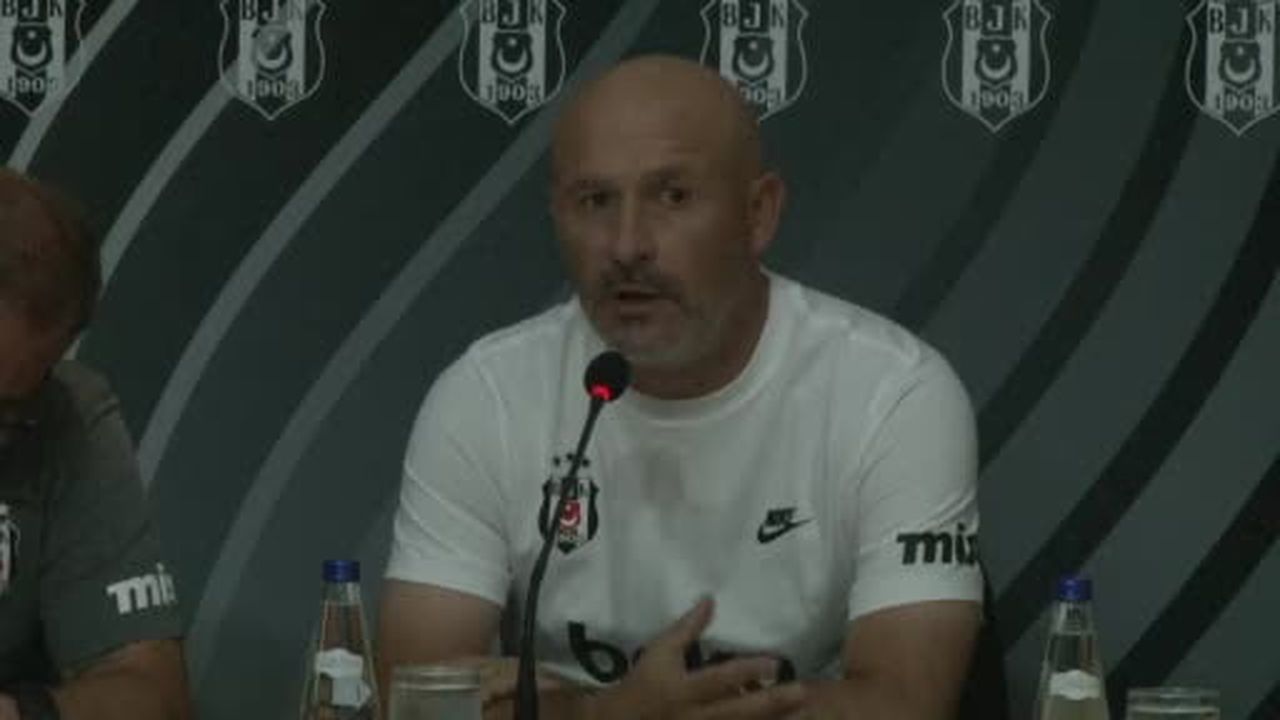Beşiktaş Teknik Direktörü Vincenzo Italiano, Hradec Kralove maçlarını sorunsuz geçerek Avrupa...