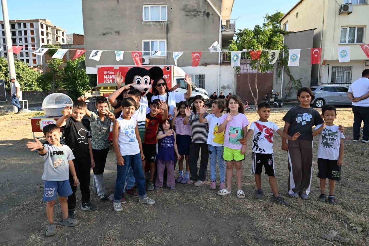 MANİSA BÜYÜKŞEHİR BELEDİYESİ'NİN BAŞLATTIĞI "MAHALLEMDE ŞENLİK VAR" ETKİNLİKLERİ, ÇOCUKLARI...