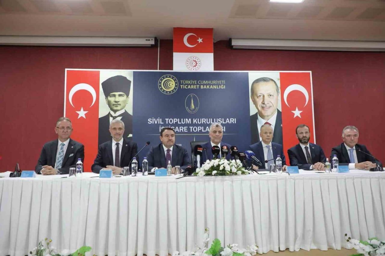 TİCARET BAKANI ÖMER BOLAT, KÜTAHYA'DA SİVİL TOPLUM KURULUŞLARI (STK) İSTİŞARE TOPLANTISI'NA...