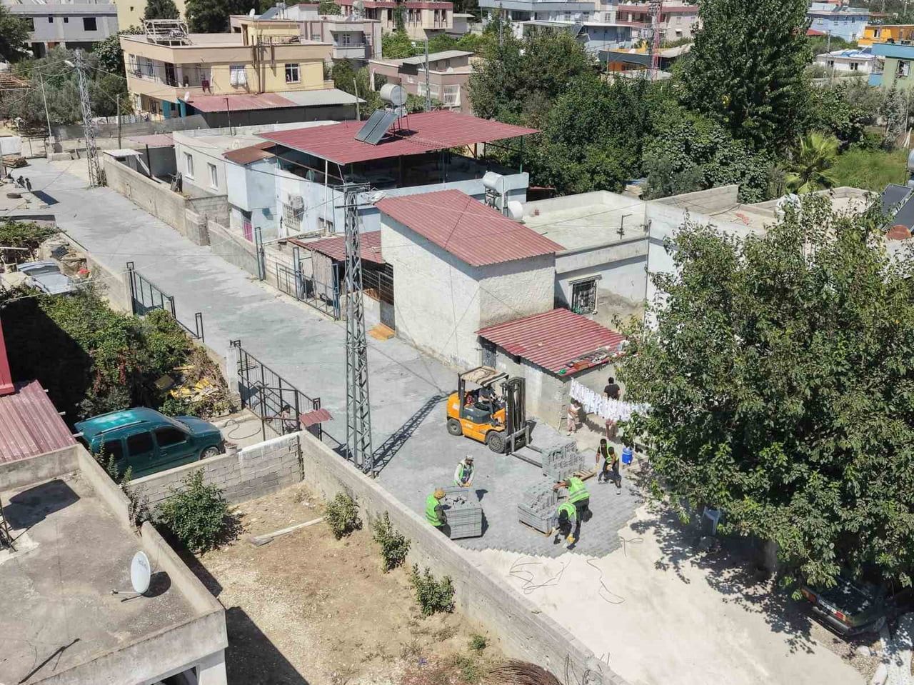 TARSUS BELEDİYESİ, KIRSAL MAHALLELERDE ULAŞIM KOŞULLARININ İYİLEŞTİRİLMESİ AMACIYLA YÜRÜTTÜĞÜ YOL...