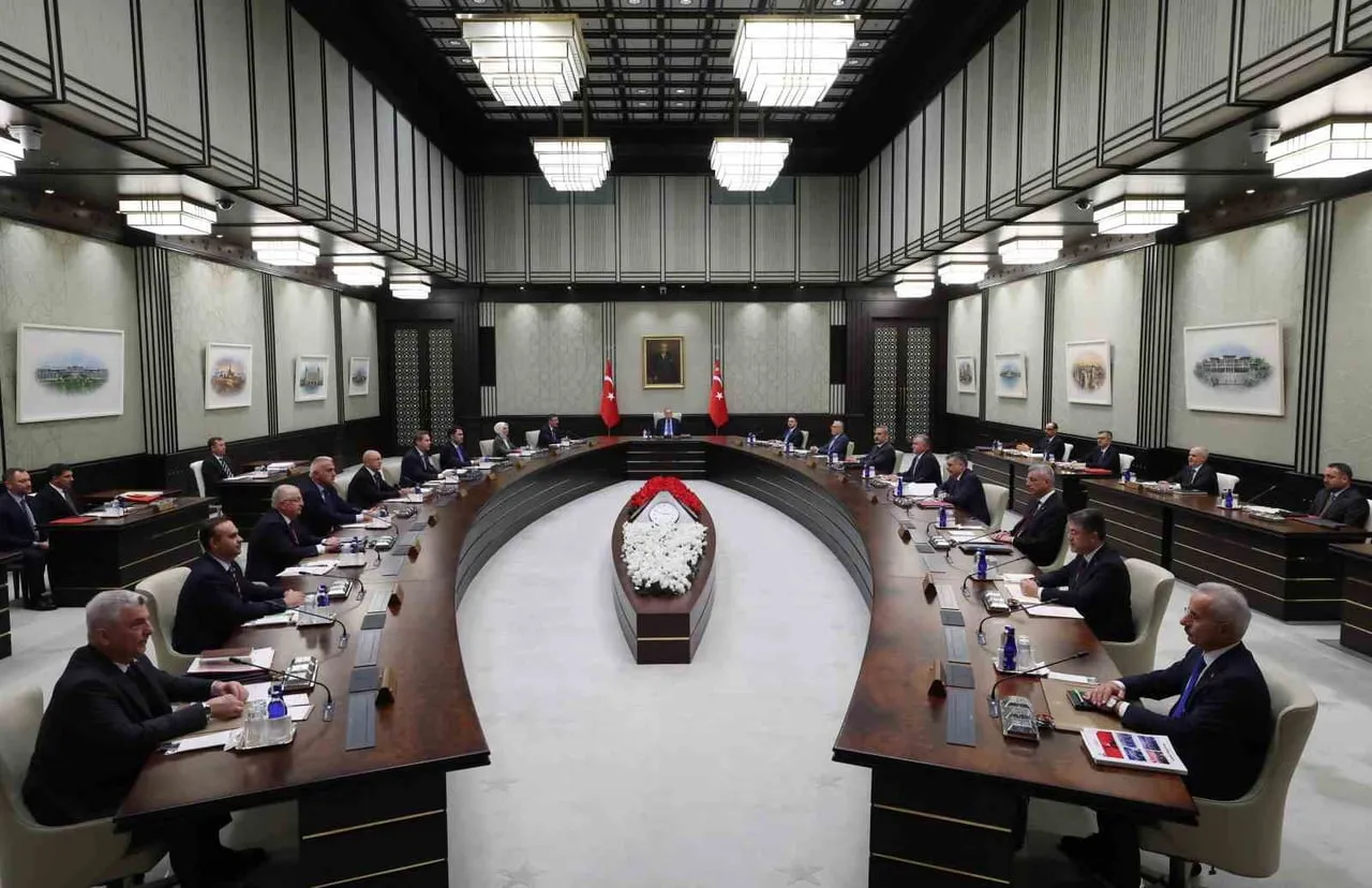 KABİNE TOPLANTISI CUMHURBAŞKANI ERDOĞAN'IN BAŞKANLIĞINDA BAŞLADI.