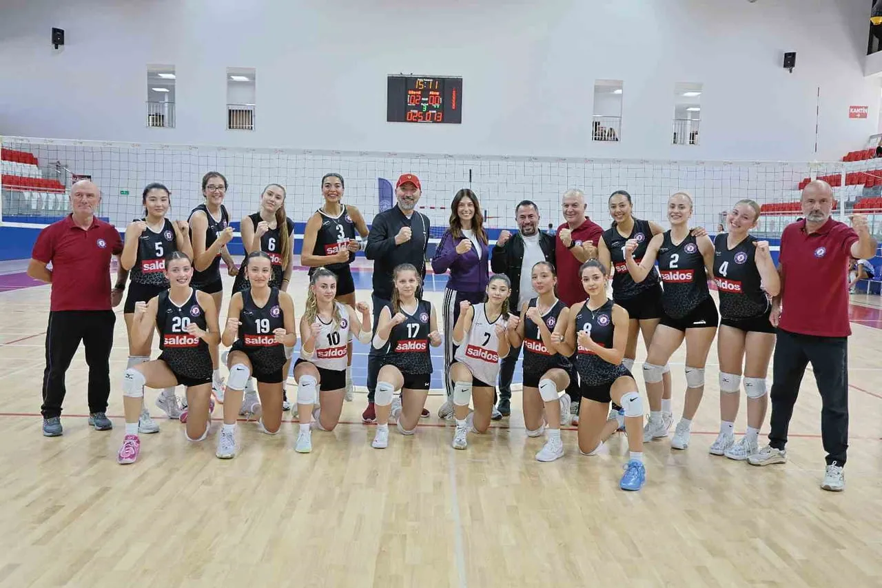 SÖKE VOLEYBOL TAKIMI GALİBİYET SEVİNCİ YAŞADI