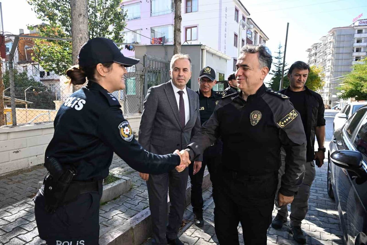 ELAZIĞ İL EMNİYET MÜDÜRÜ AYDIN KARAN, MAREŞAL FEVZİ ÇAKMAK POLİS MERKEZİ AMİRİ BAŞKOMİSER GİZEM...