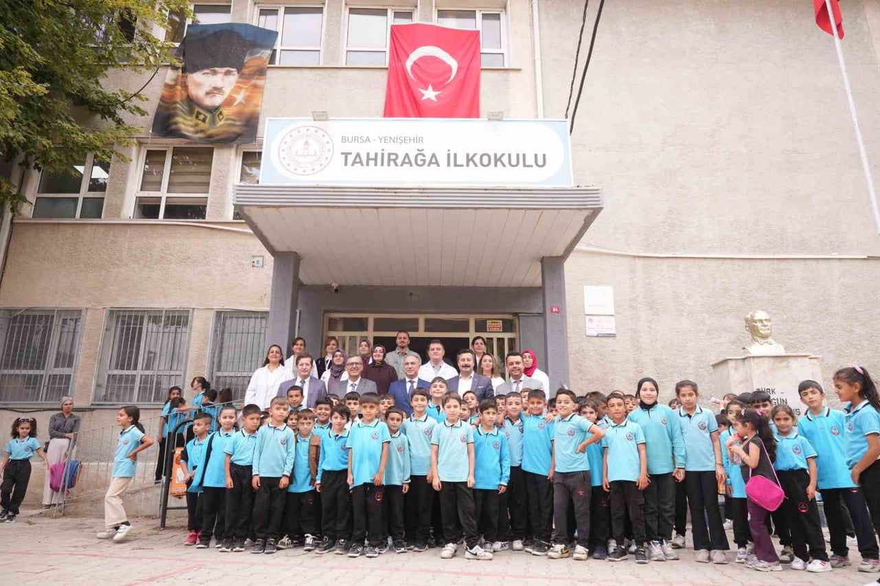 YENİŞEHİR BELEDİYE BAŞKANI ERCAN ÖZEL, YENİ EĞİTİM ÖĞRETİM YILININ BAŞLAMASIYLA BİRLİKTE, YILLAR...