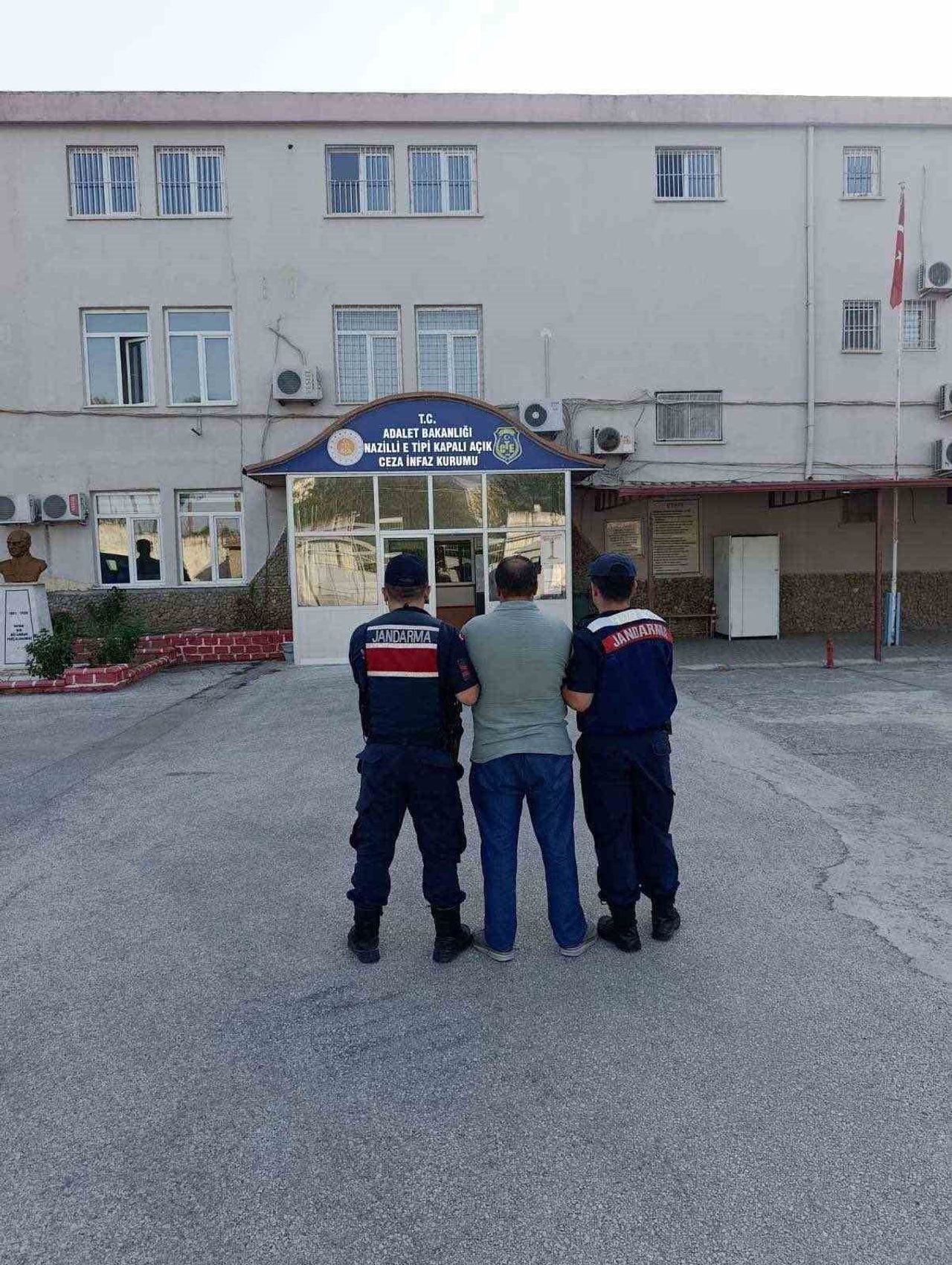 AYDIN'IN EFELER VE NAZİLLİ İLÇELERİNDE GERÇEKLEŞTİRİLEN ÇALIŞMALARDA, HAKLARINDA KESİNLEŞMİŞ HAPİS...