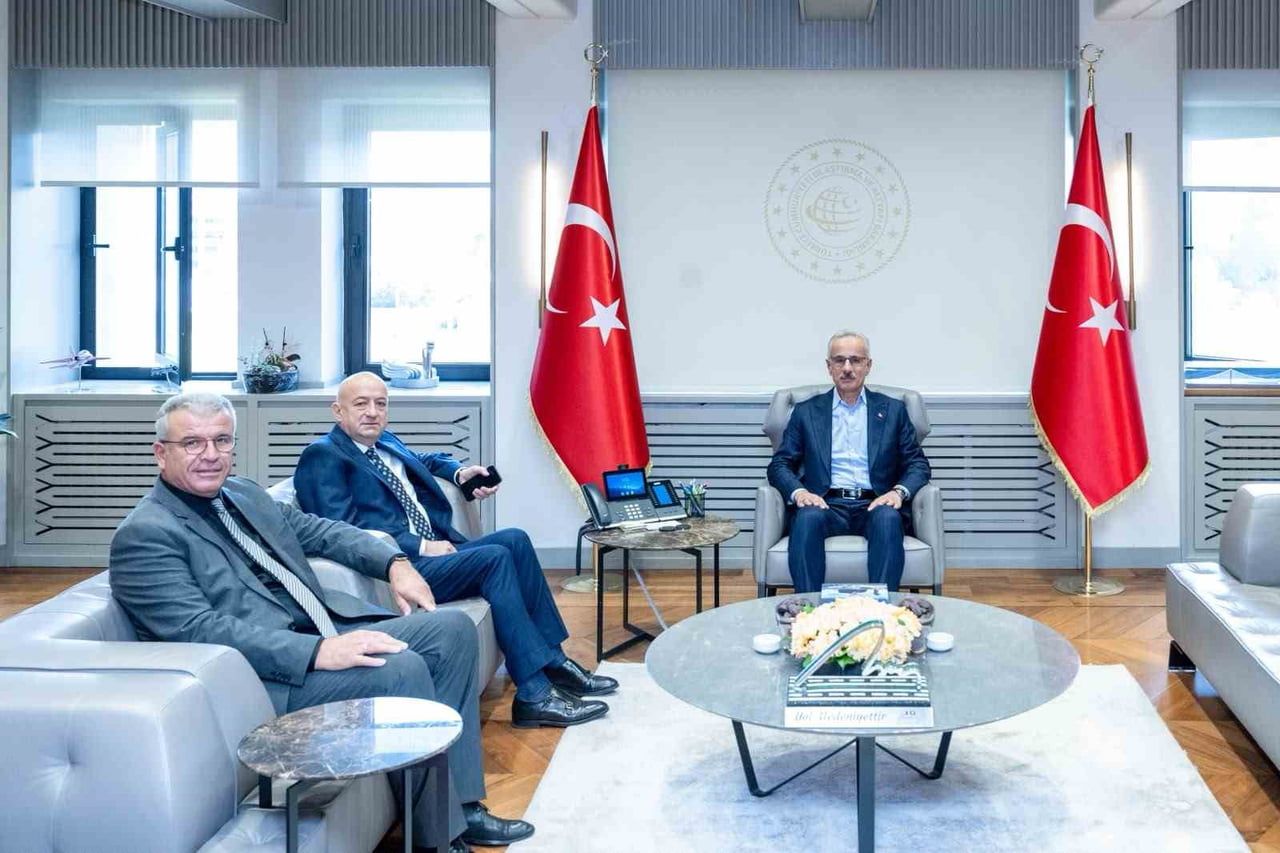 KARABİGA BELEDİYE BAŞKANI AHMET ELBİ, KARABİGA İLE BİGA ARASINDAKİ 18 KİLOMETRELİK KARAYOLUNUN...