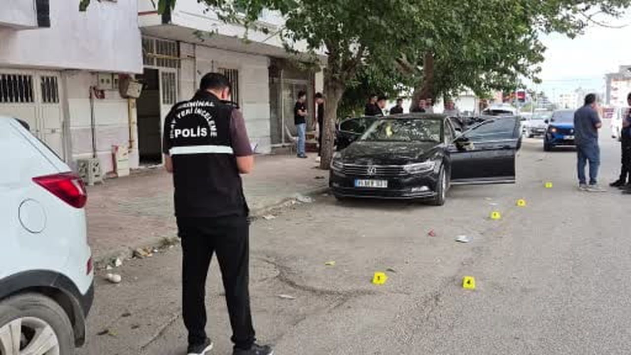 Park halindeki otomobil kurşunlandı