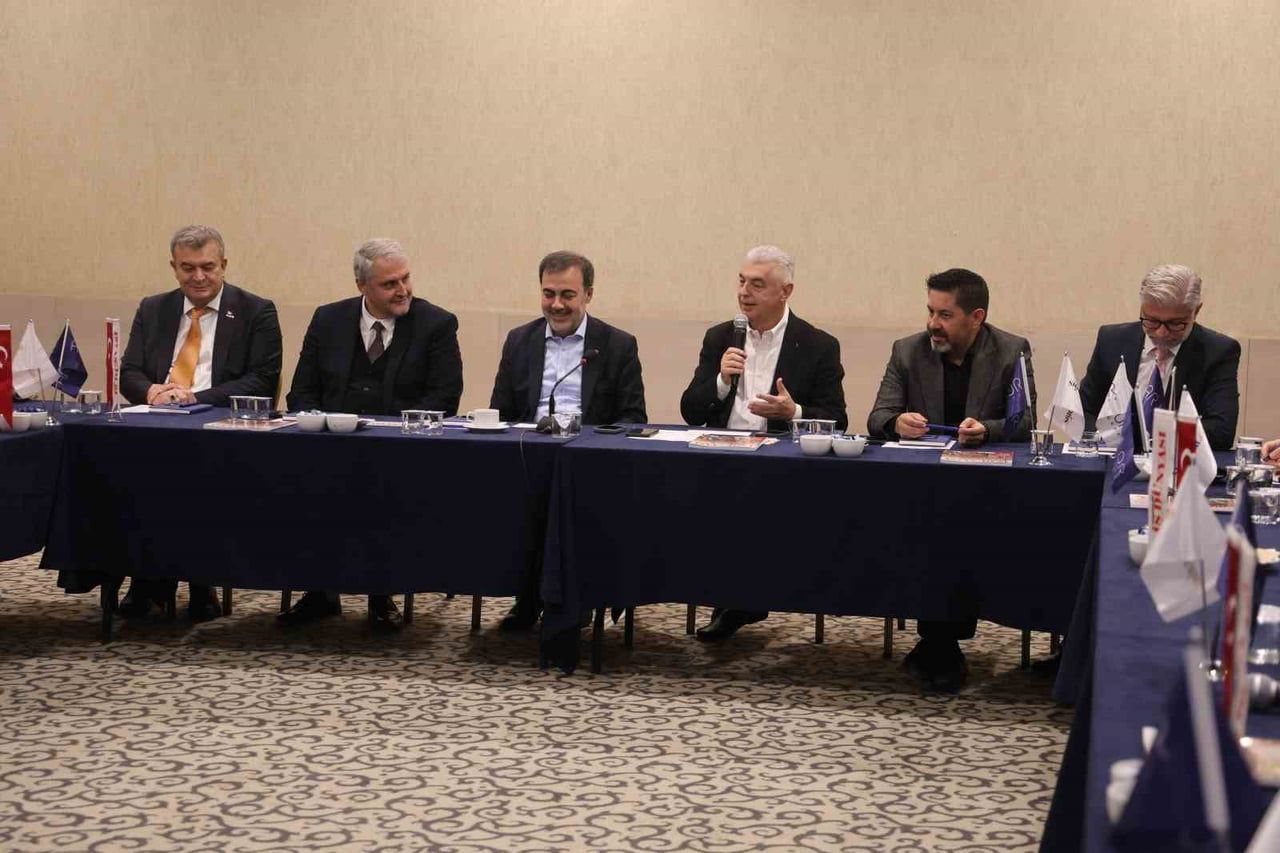 İHLAS MEDYA GRUBU BÜNYESİNDEKİ TÜRKİYE'DE İŞ DÜNYASI DERGİSİ TARAFINDAN DÜZENLENEN EKONOMİYE YÖN...