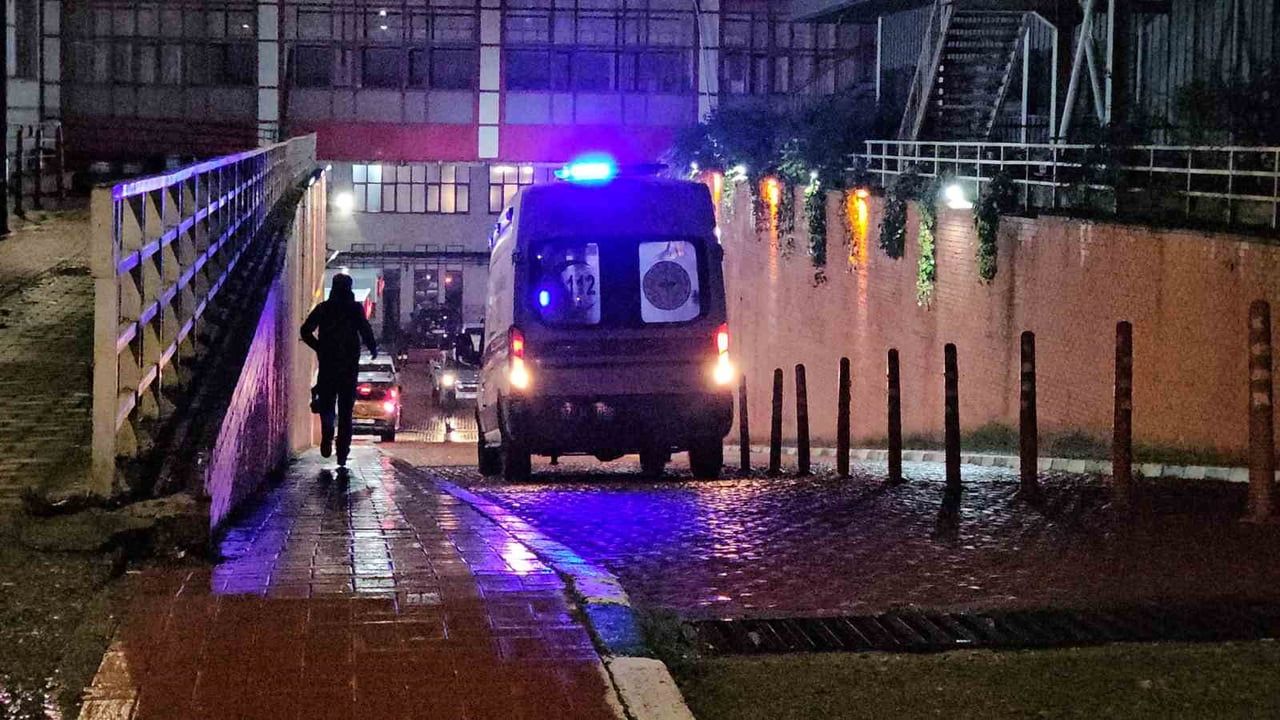 ZONGULDAK’TA TÜRKİYE TAŞKÖMÜRÜ KURUMU (TTK) KOZLU İŞLETMESİNDE TIKANAN KÖMÜR SİLOSUNU TEMİZLEMEK...