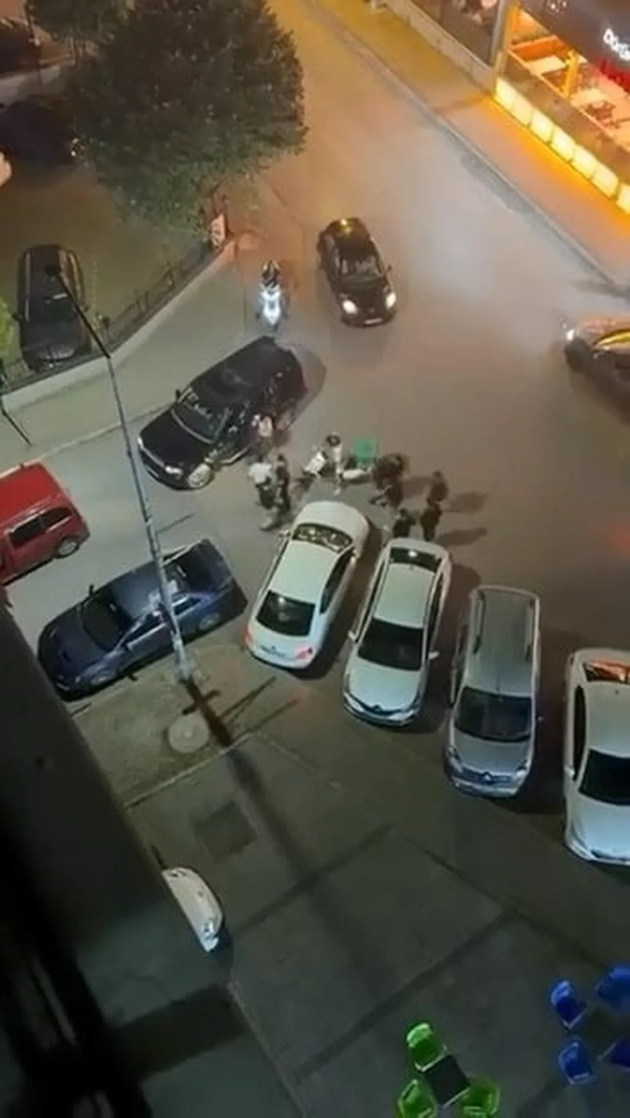 BURSA'DA İDDİAYA GÖRE OTOMOBİL İLE MOTOSİKLET SÜRÜCÜSÜ 'SİNYAL VERME' SEBEBİ YÜZÜNDEN KAFA KAFAYA...