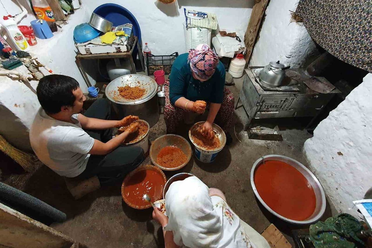 KIŞLIK LEZZETLER ŞİMDİDEN HAZIR EDİLİYOR