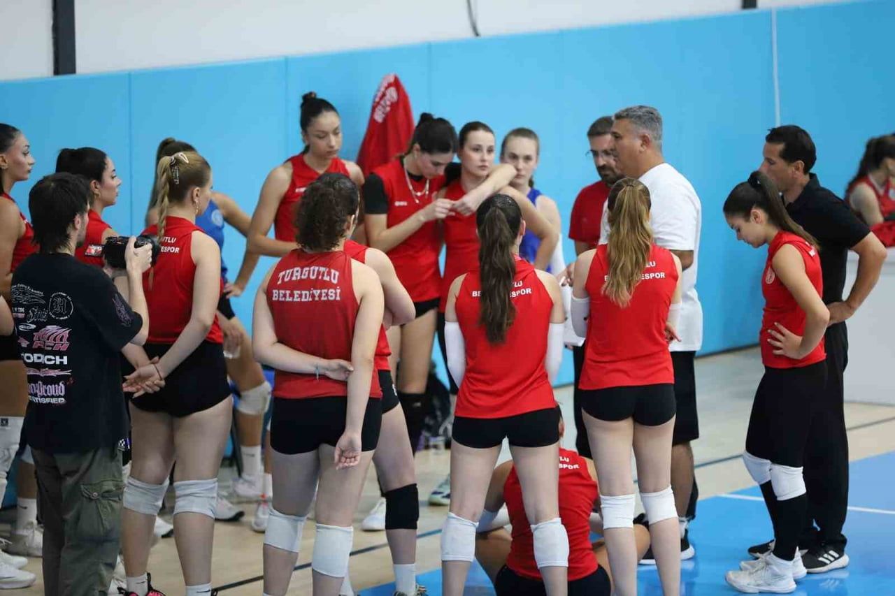 TURGUTLU BELEDİYESİ KADIN VOLEYBOL TAKIMI, TVF KADINLAR 2. LİGİ 2026-2027 SEZONUNDAKİ İLK MAÇINA...