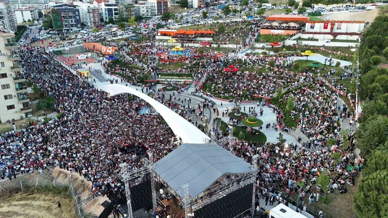 MENEMEN KENT GÖZÜ PARKI AÇILDIĞI GÜNDEN İTİBAREN YALNIZCA 60 GÜNDE SOSYAL HAYATIN MERKEZİNE...