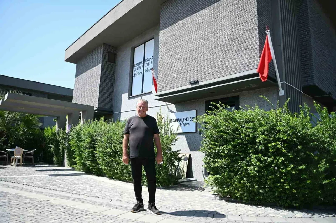 DEDESİ VE BABASINDAN KENDİSİNE MİRAS KALAN SANATÇI RUHU KIZLARINA AKTARACAK