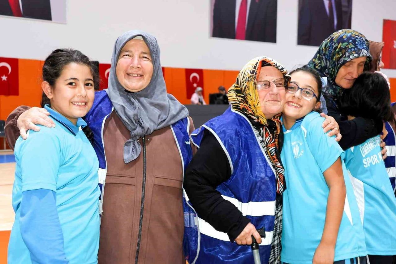ÜMRANİYE BELEDİYESİ KADIN VE AİLE HİZMETLERİ MÜDÜRLÜĞÜ BÜNYESİNDE FAALİYET GÖSTEREN AKTİF YAŞ AL...