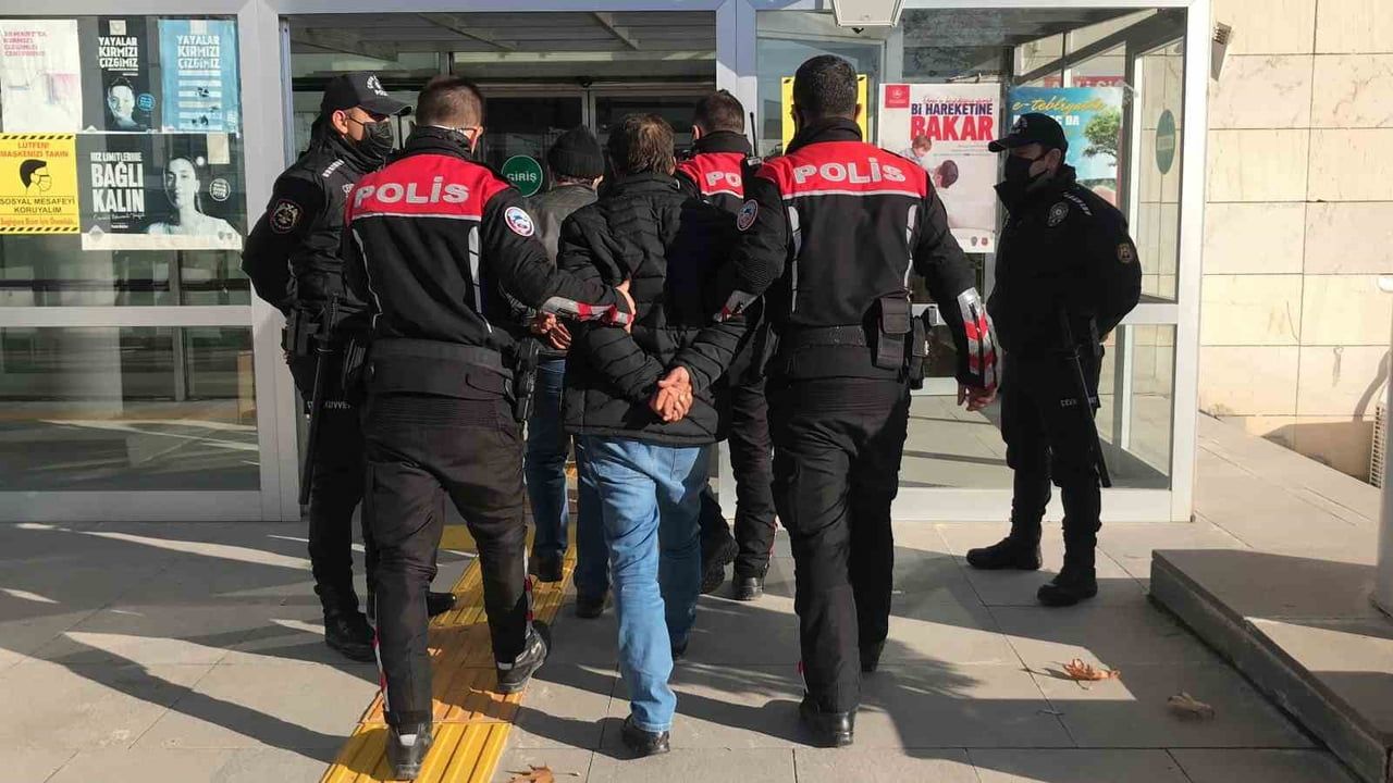 TUTUKLANANLAR (ARŞİV)