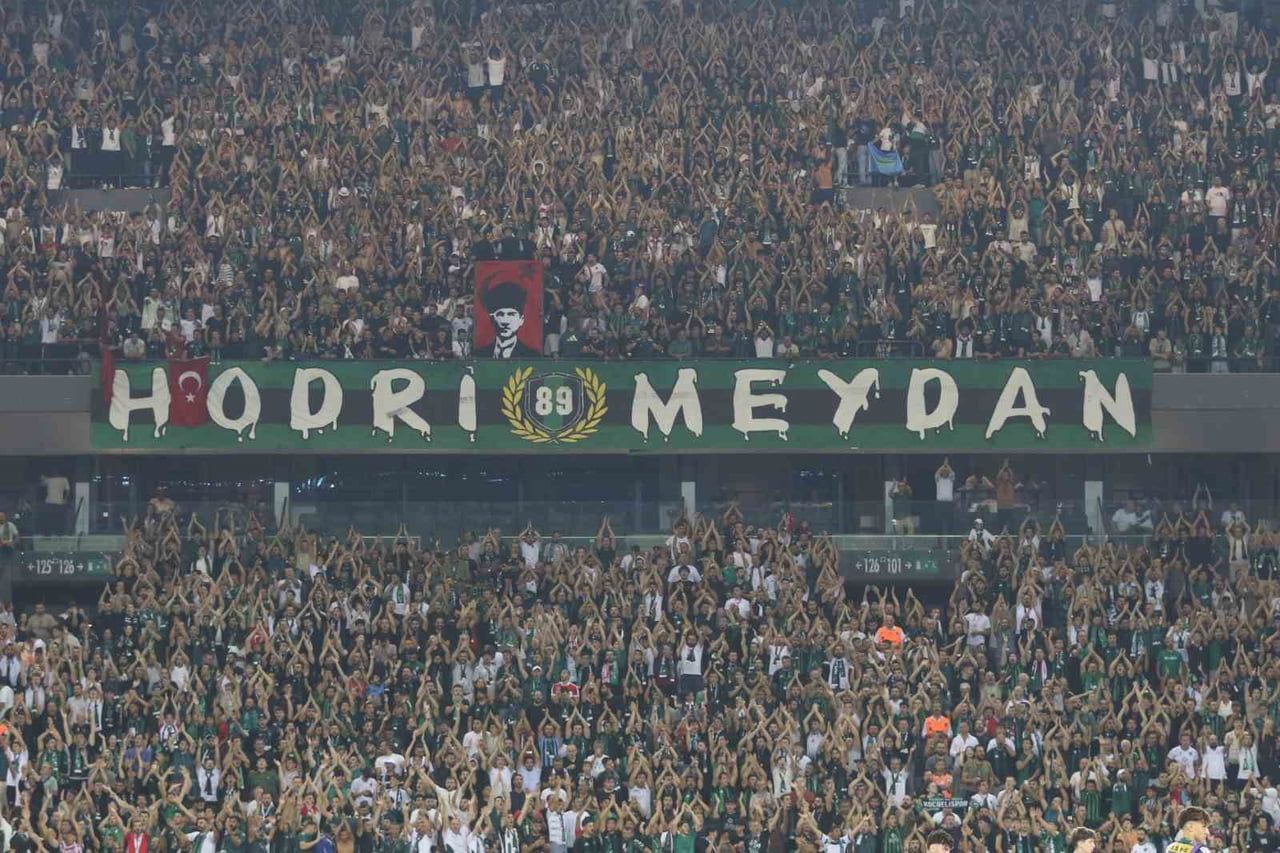 KOCAELİ CUMHURİYET BAŞSAVCILIĞI, KOCAELİSPOR-AMEDSPOR MAÇINDA TRİBÜNLERDE "SARI POŞET" SALLAYARAK...