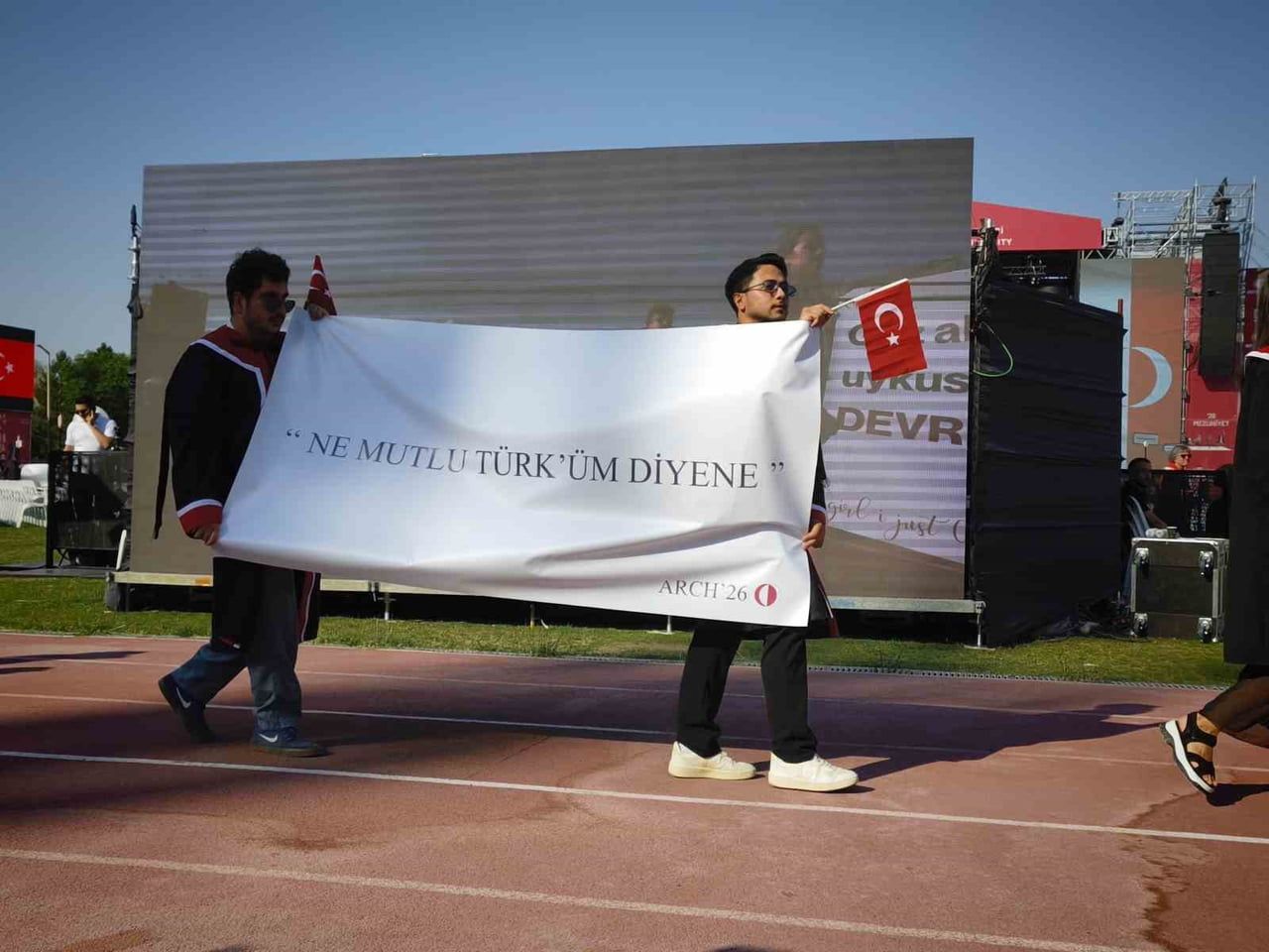 ODTÜ'NÜN 2024-2025 AKADEMİK YILI MEZUNİYET TÖRENİ, ÜNİVERSİTE YERLEŞKESİ İÇİNDEKİ DEVRİM...