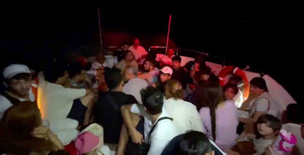 MUĞLA’NIN DATÇA İLÇESİ AÇIKLARINDA 2 CAN SALI İÇİNDE YUNANİSTAN SAHİL GÜVENLİK UNSURLARI...