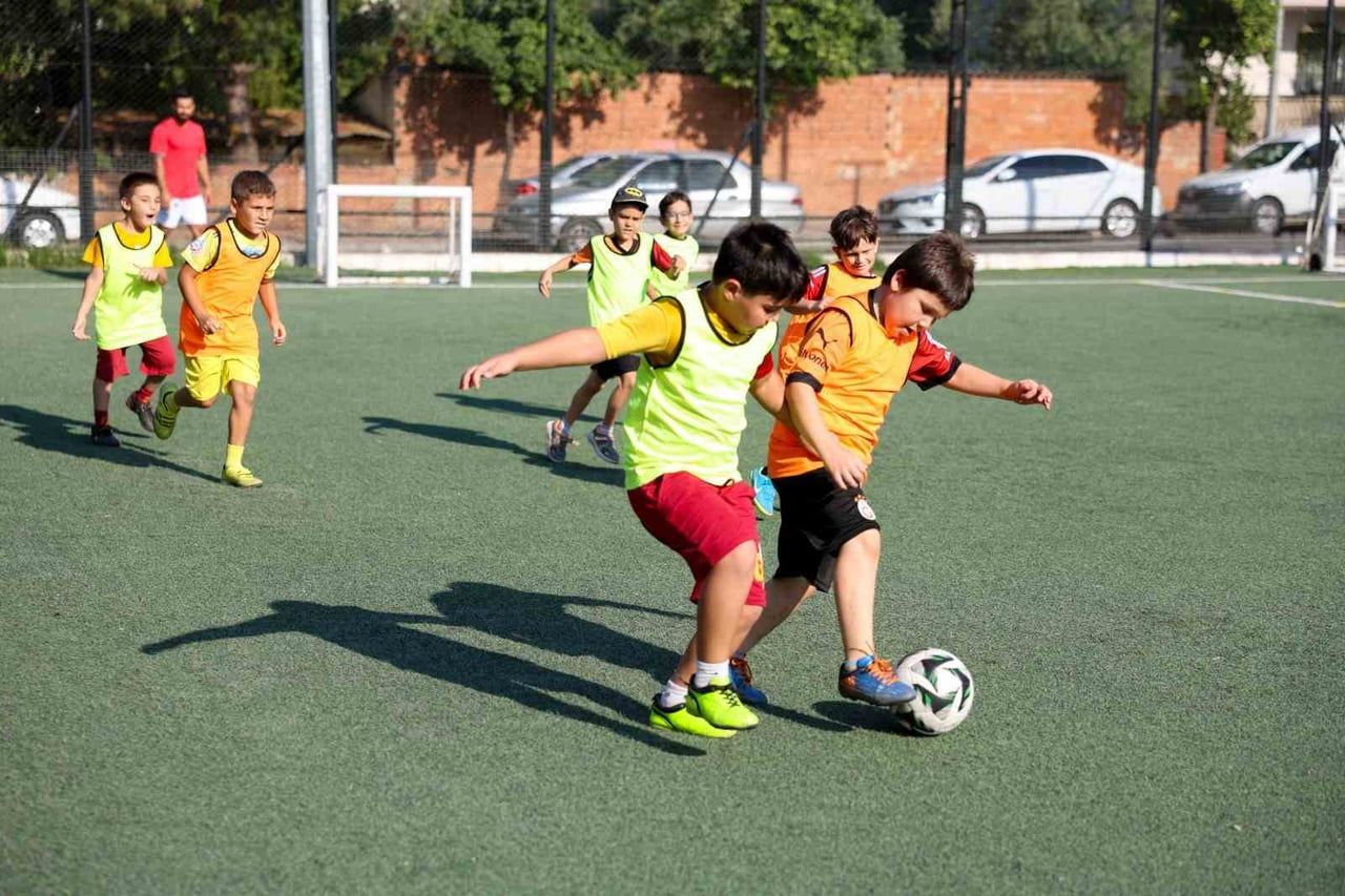 EFELER BELEDİYESİ SPOR AKADEMİSİ BÜNYESİNDE DÜZENLENECEK FUTBOL KURSU İÇİN 2015-2020 DOĞUMLU...