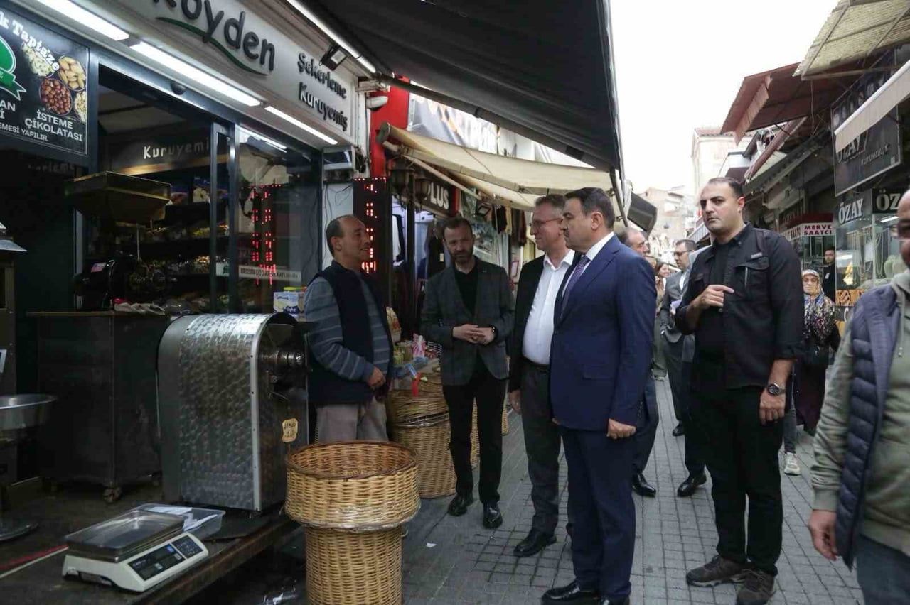 KÜTAHYA'NIN TARİHİ ÇARŞISINDA DÖNÜŞÜM BAŞLADI, 96 İŞ YERİ YENİLENECEK
