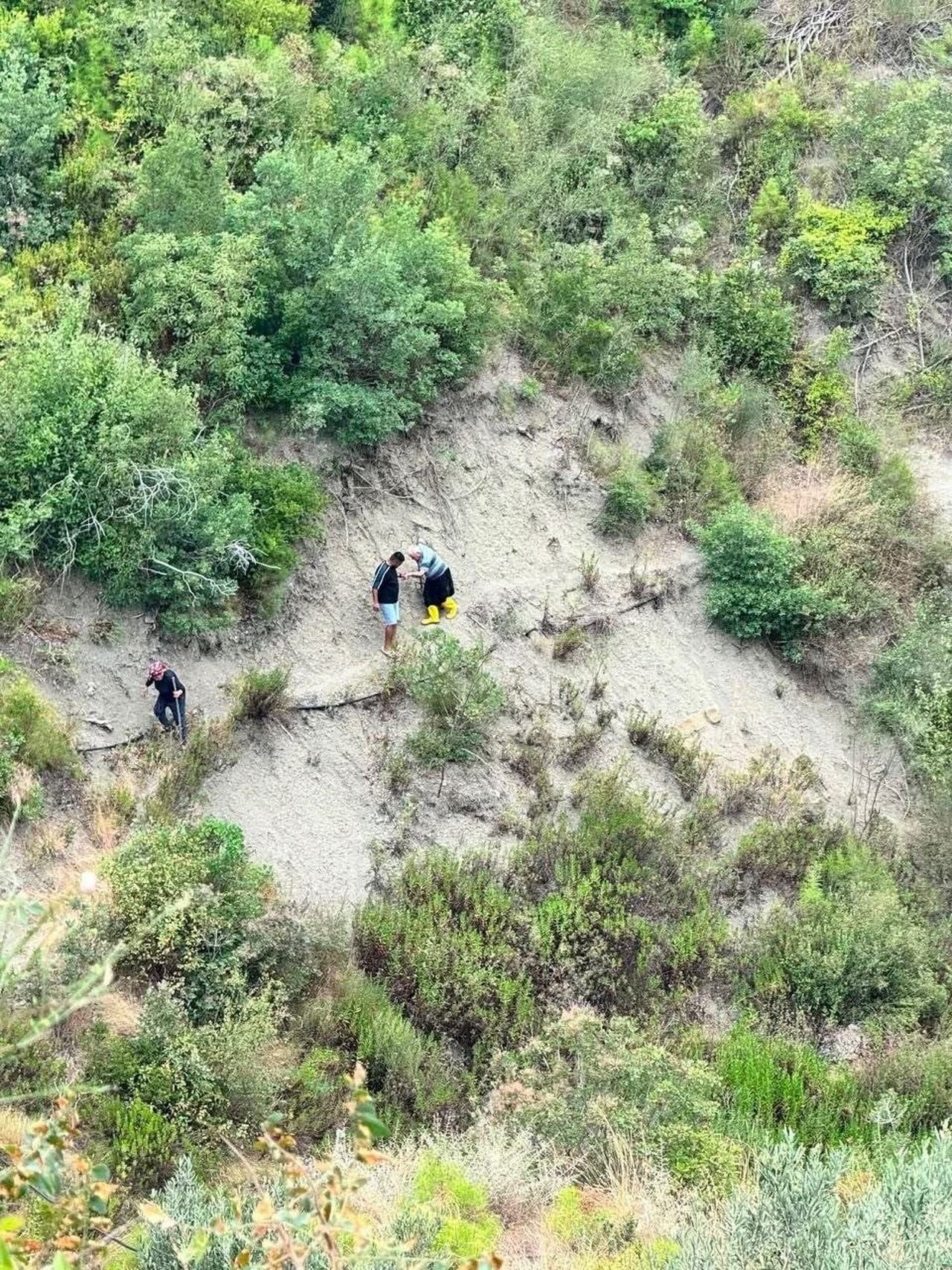 BELEN’İN MÜFTÜLER MAHALLESİ’NDE ORMANLIK ALANDA DÜŞEREK MAHSUR KALAN ALZHEİMER HASTASI VATANDAŞ...