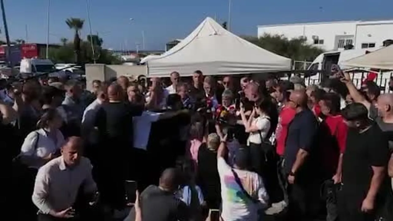 Kuzey Kıbrıs Türk Cumhuriyeti (KKTC) Cumhurbaşkanı Tufan Erhürman, Girne açıklarında meydana gelen...