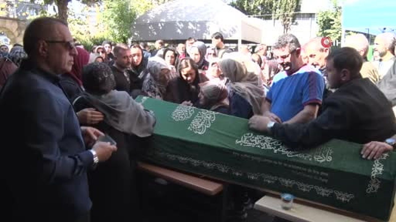Maltepe'de enkaz altında hayatını kaybeden kardeşler gözyaşlarıyla uğurlandı
