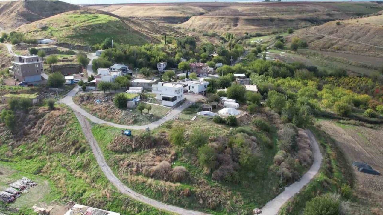 ADIYAMAN MERKEZE BAĞLI BOZTEPE KÖYÜ’NDE YAŞAYAN YAKLAŞIK 200 KİŞİ, BİR AYDIR SUSUZLUKLA MÜCADELE...