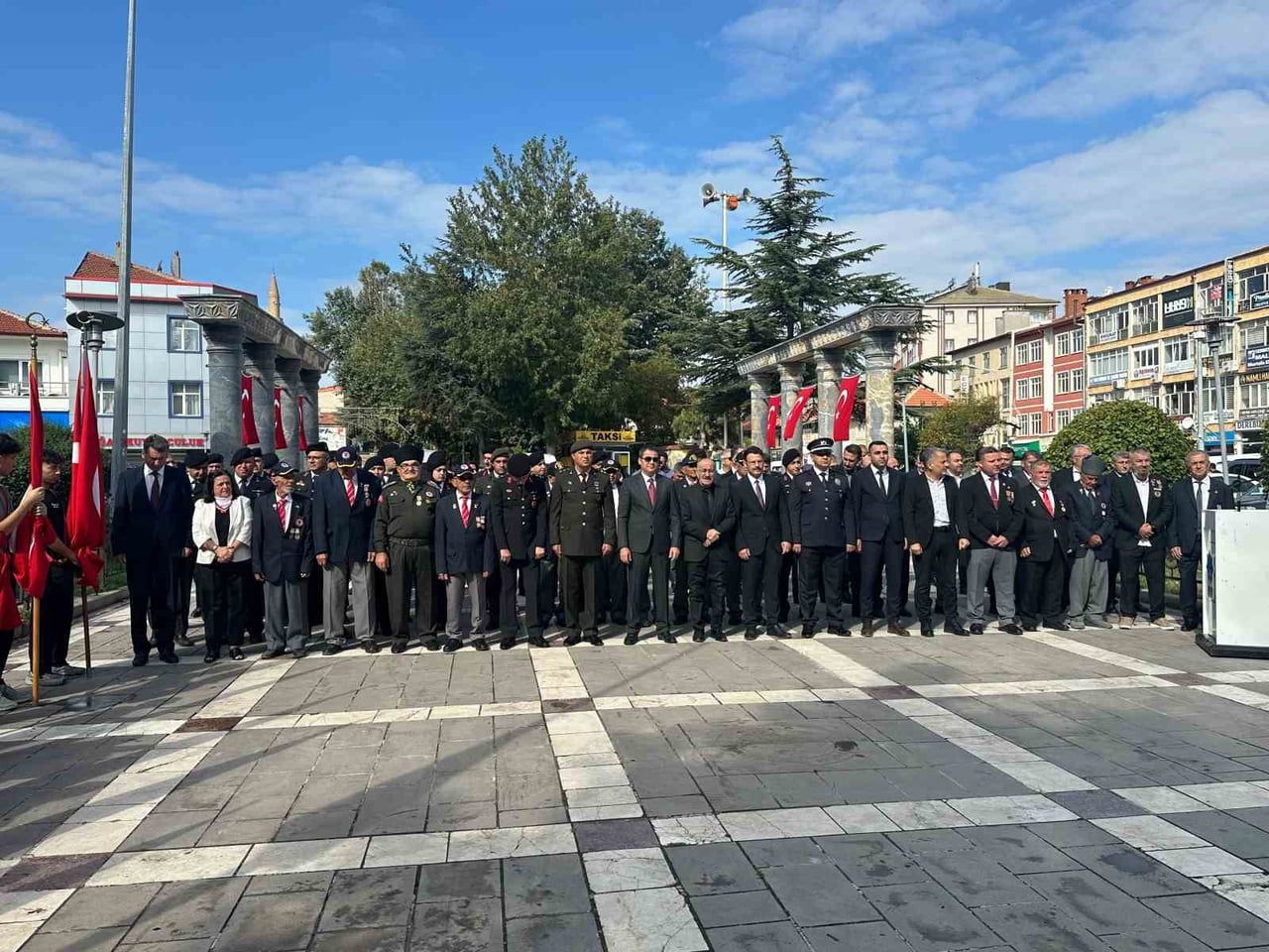 BEYŞEHİR’DE ANIT MEYDANI’NDA DÜZENLENEN GAZİLER GÜNÜ TÖRENİNE BEYŞEHİR KAYMAKAMI MEHMET KEMAL...
